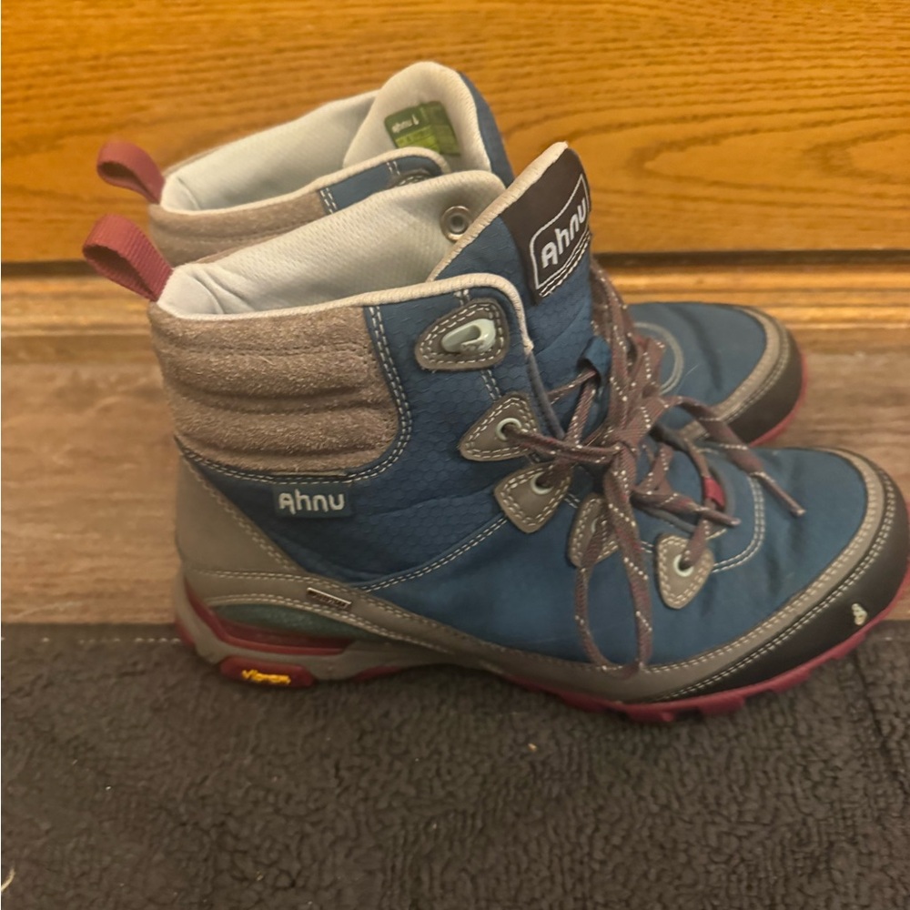 Women’s Ahnu Blue Hiking Boots with Pink Accents Size 6
